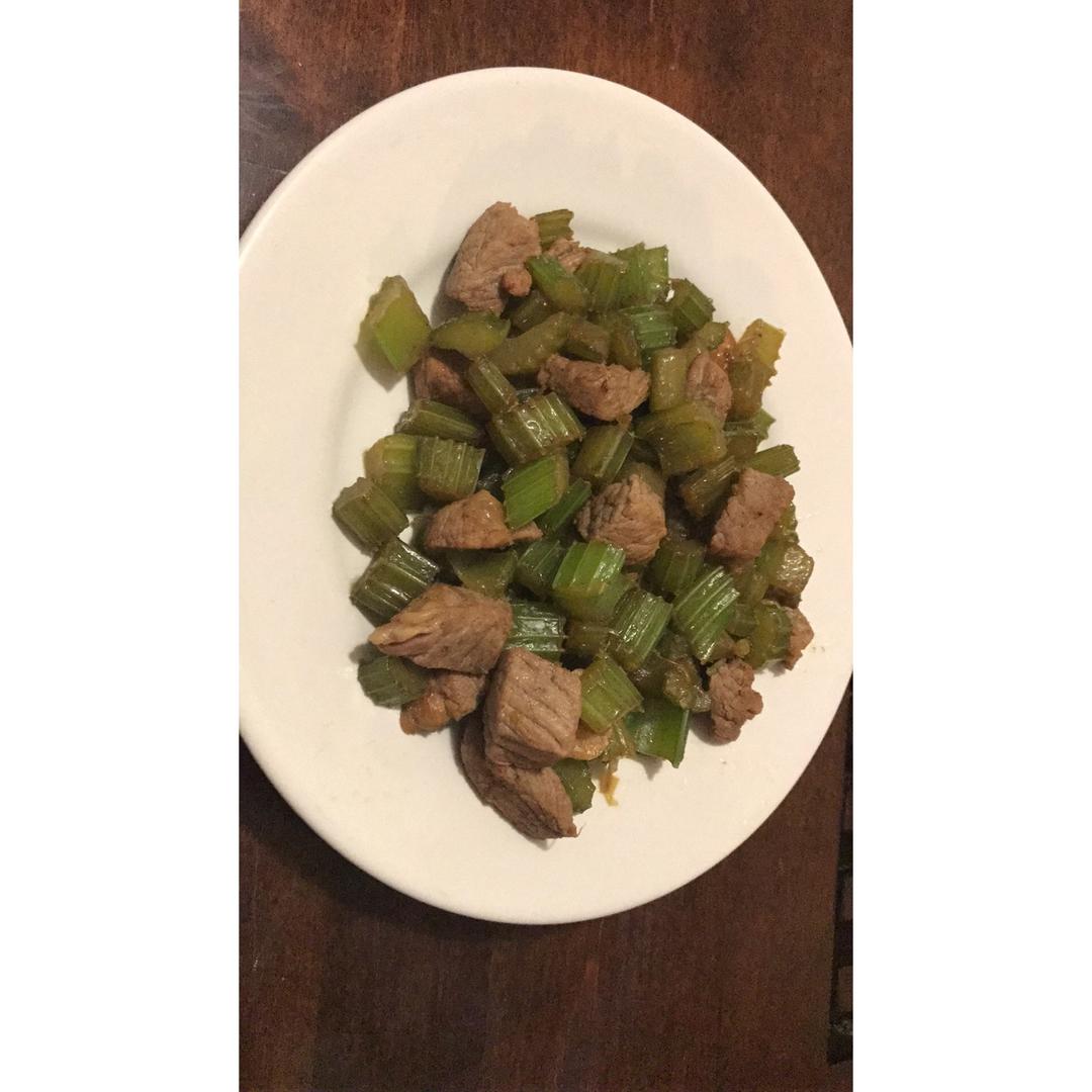 芹菜炒牛肉