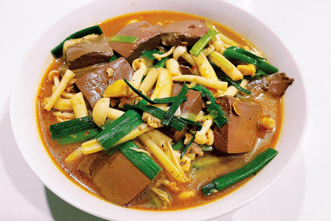 麻辣鸭血臭豆腐