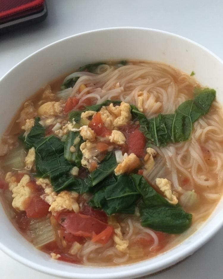 西红柿鸡蛋挂面汤