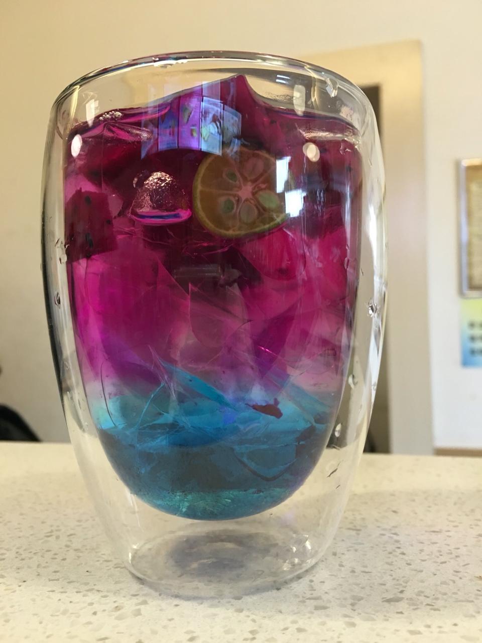 饮品 饮品集 可可儿子做的饮品集 赞 蓝柑糖浆,冰块,青柠,火龙果