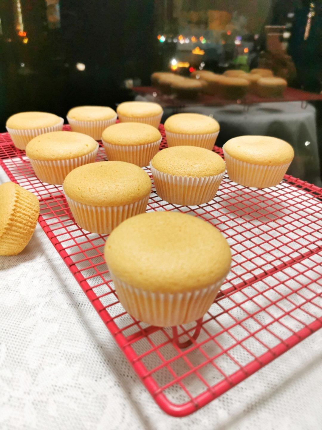 杯子蛋糕（不裂 不塌 不缩的杯子蛋糕）