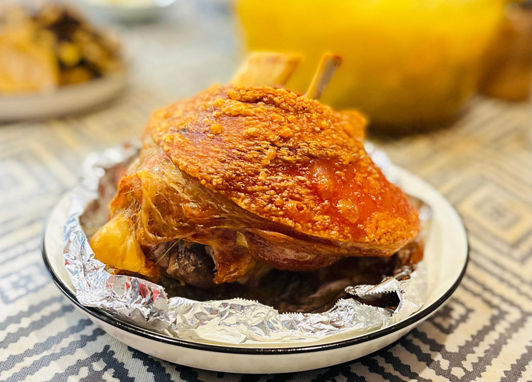 脆皮烧肉，皮酥脆、肉甘香，生烧做法