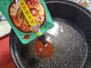 味好美灵魂汤底～韩式部队火锅的做法 步骤2