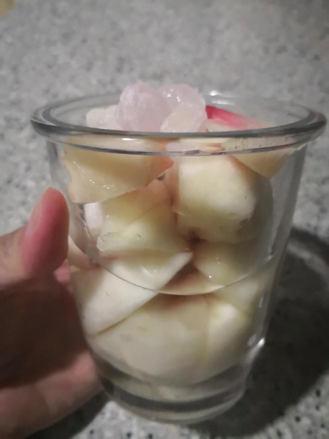 冰糖白桃的做法