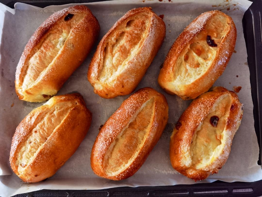 奶香松软的葡萄干面包｜有手就会