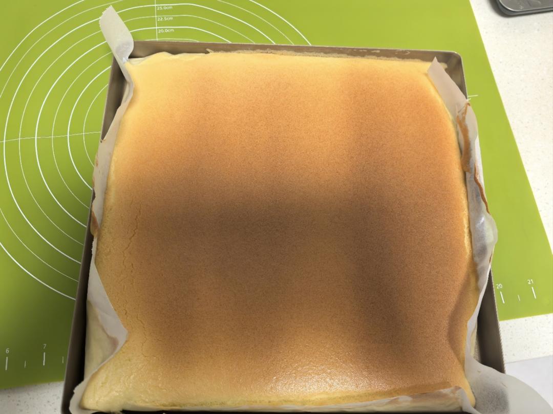 超详细的瑞士卷奶油蛋糕卷原味蛋糕卷的制作方法 饱满不掉皮不开裂（附模具换算方法）
