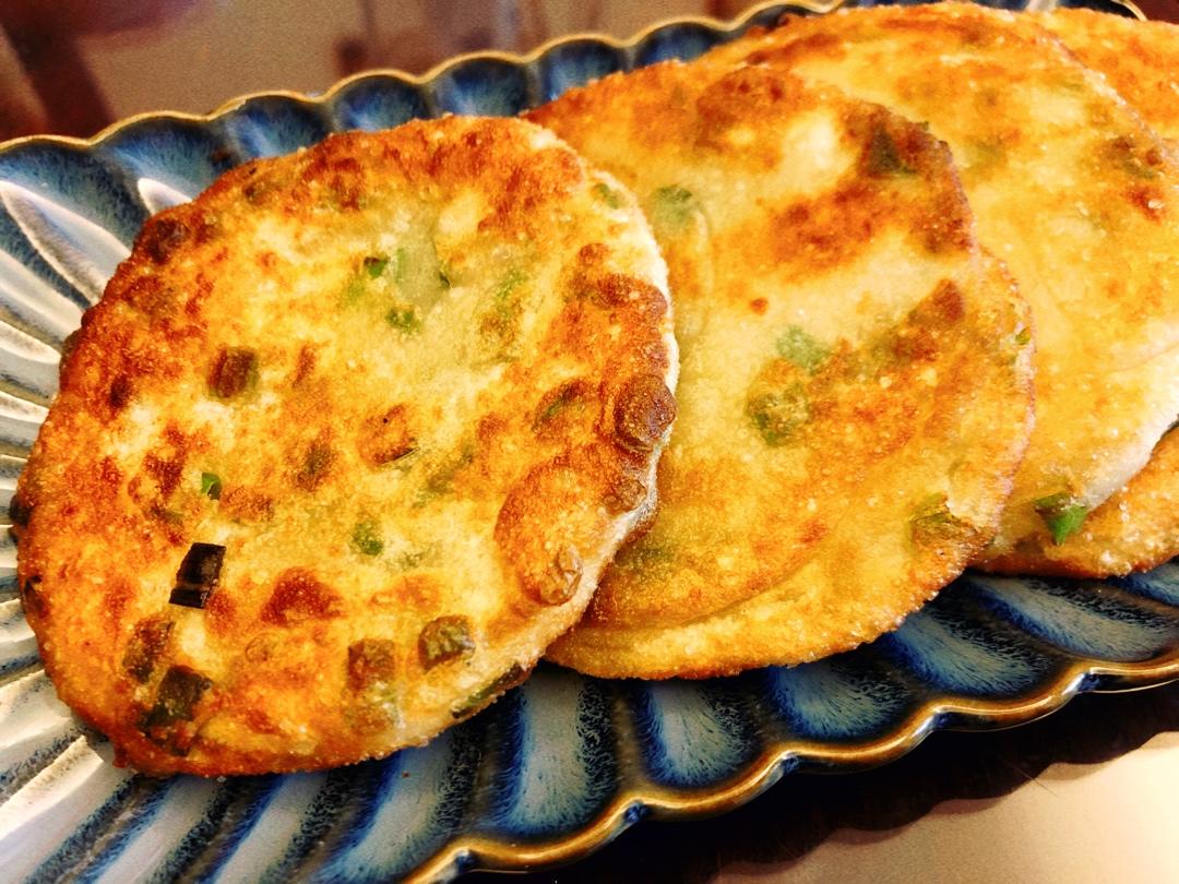 【葱油饼】假期好好做早餐，4步吃上香脆葱油饼！