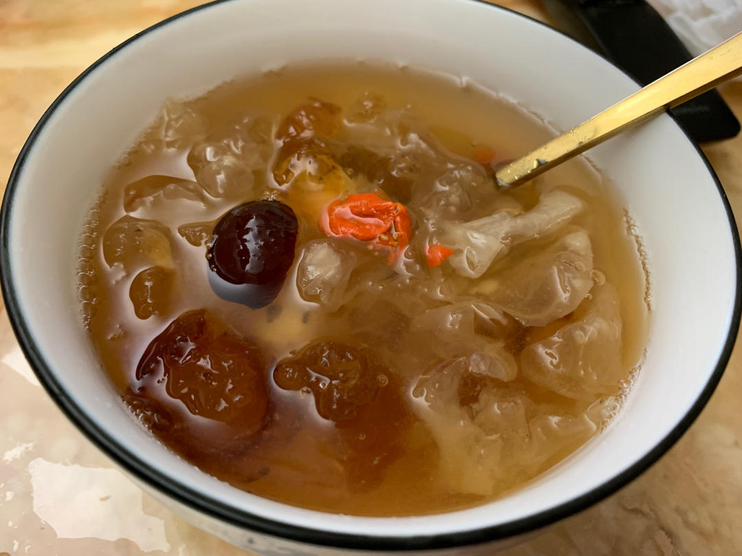 红枣枸杞银耳羹