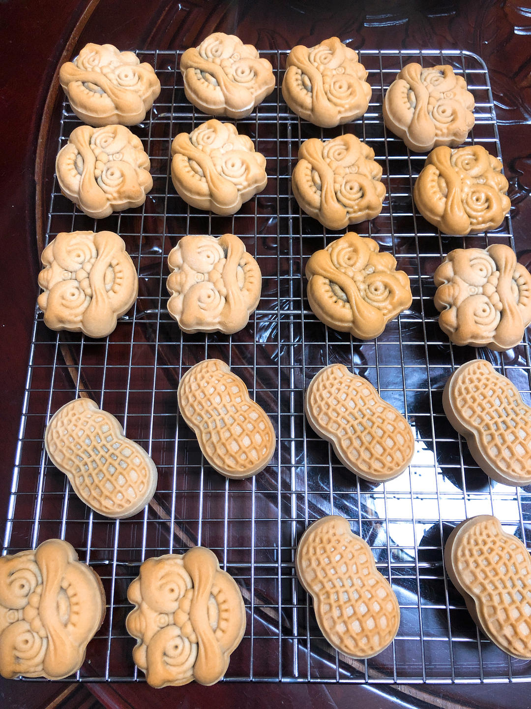 广式豆沙蛋黄月饼（步骤超详细，新手适用）