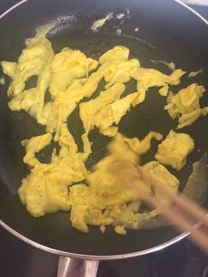蒸鱼豉油蛋炒饭意想不到的好吃的做法 步骤3