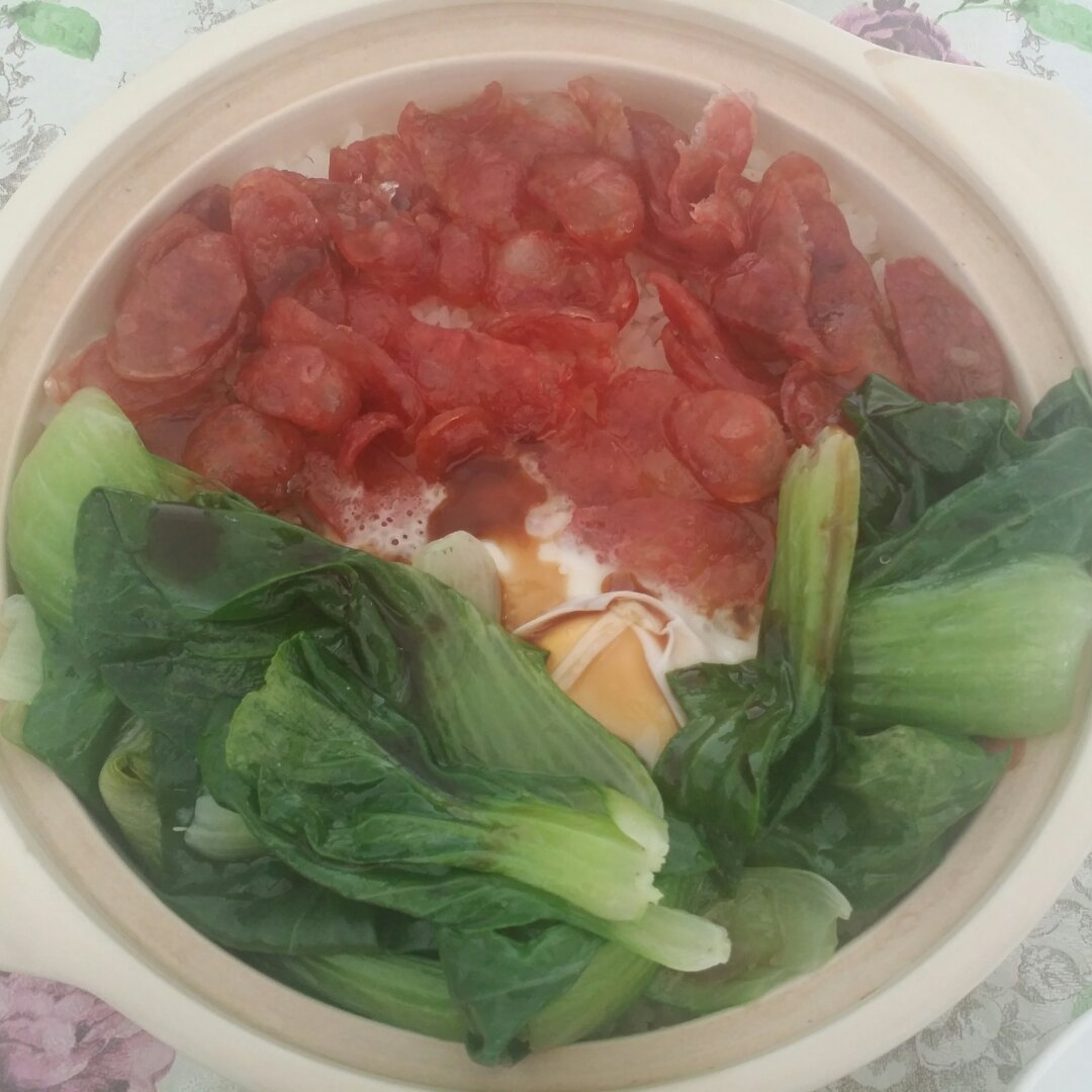 广式腊味煲仔饭