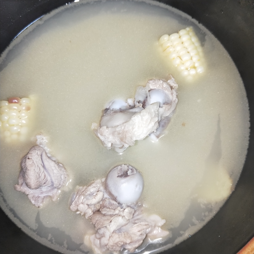 大骨头玉米汤的做法