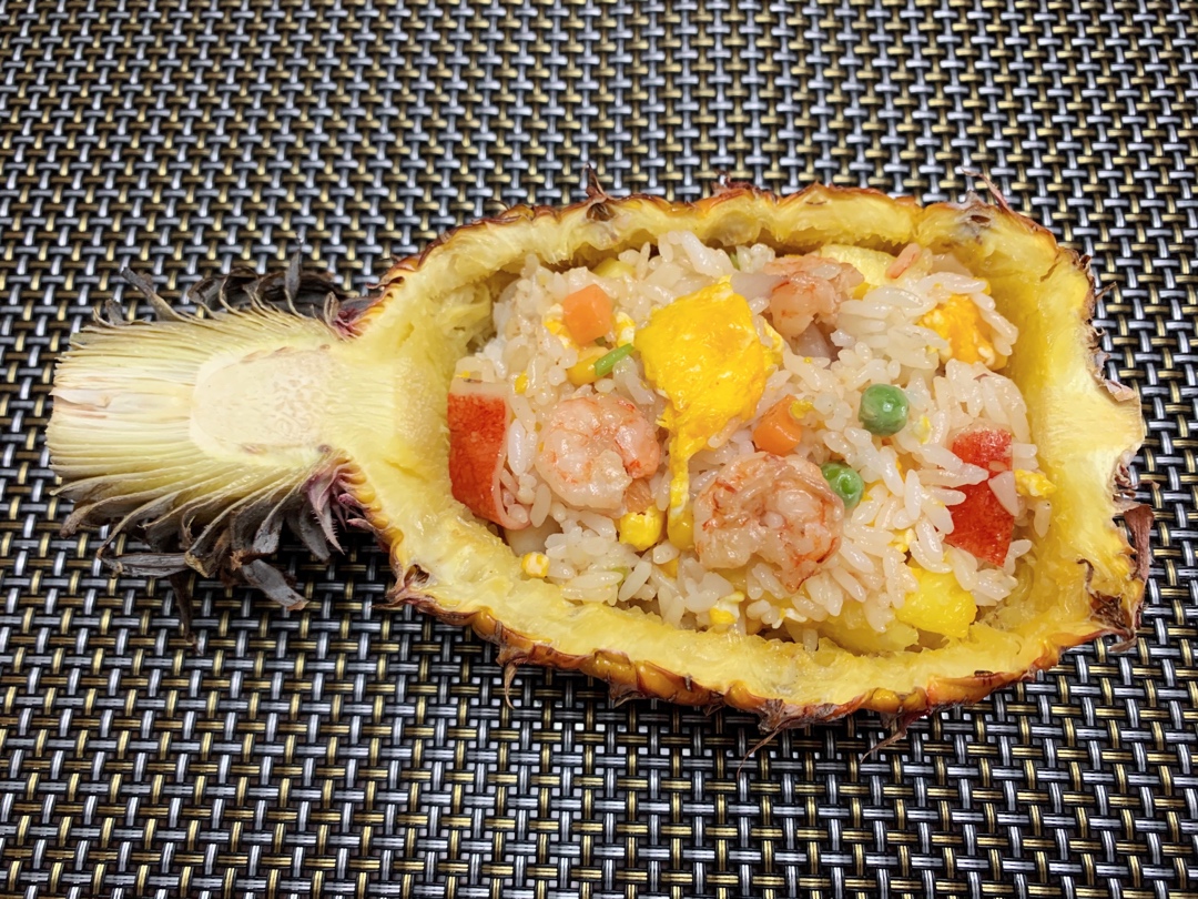 菠萝海鲜蛋炒饭