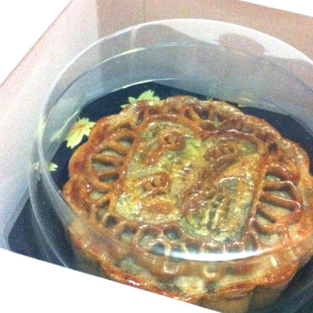 广式蛋黄莲蓉月饼