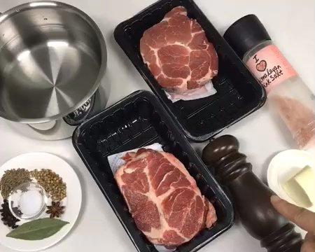 步骤图 9个小贴士帮你煎出更柔嫩多汁梅花肉排 配苹果瑞塔沙拉9 Tips To Pan Sear Tender Juicy Pork Shoulder Steaks Sided With 步骤图 9个小贴士帮你煎出更柔嫩多汁梅花肉排 配苹果瑞塔沙拉9 Tips To Pan Sear Tender Juicy Pork Shoulder Steaks Sided With