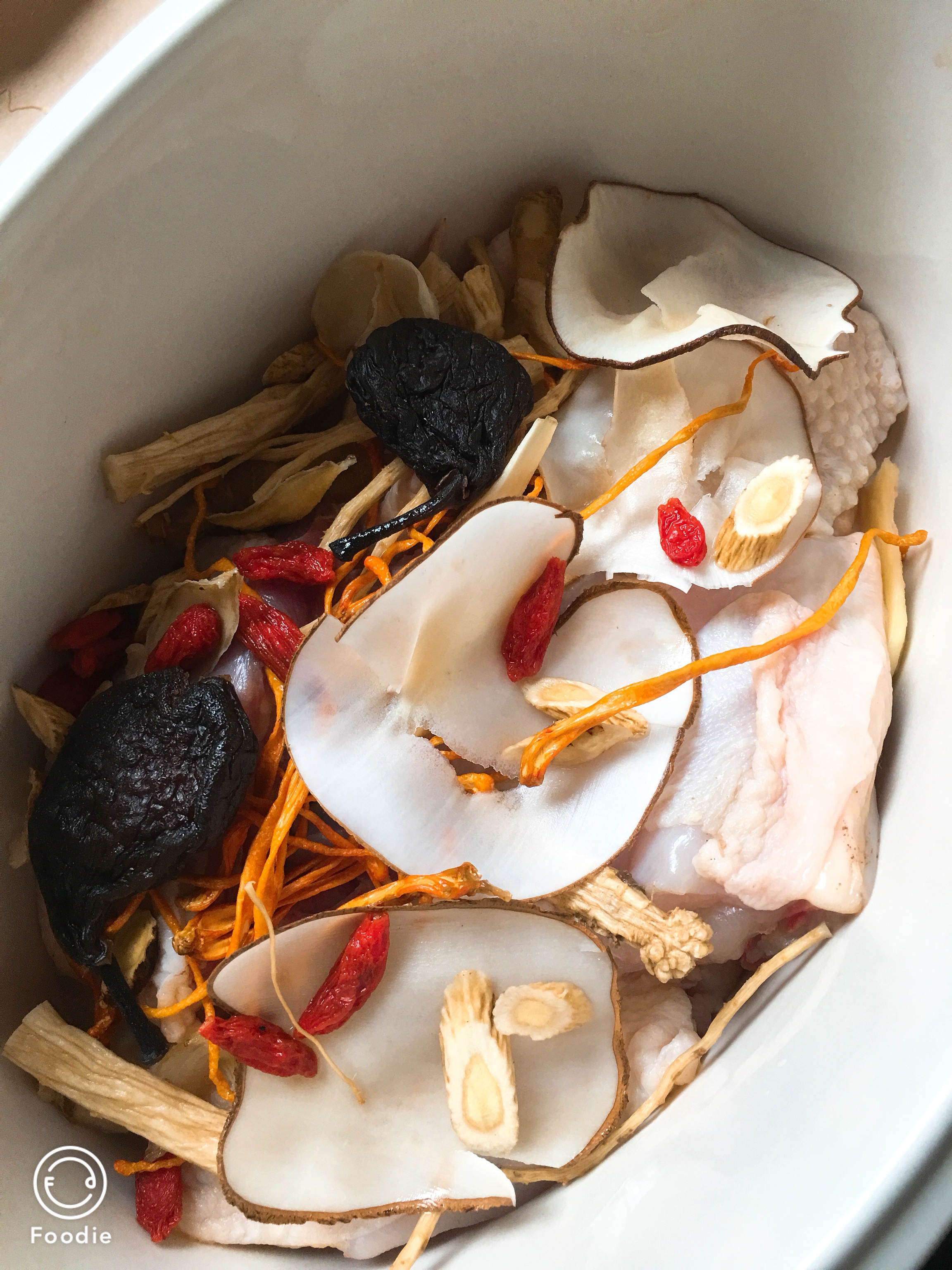 广式靓汤—无花果干虫草花海底椰鸡汤的做法 步骤3