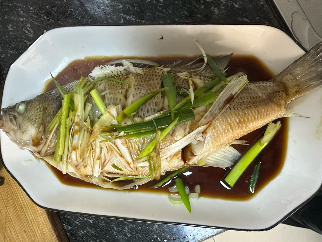 清蒸鲈鱼，肉质鲜嫩