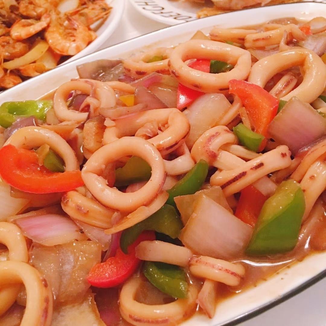 洋葱炒鱿鱼圈的做法