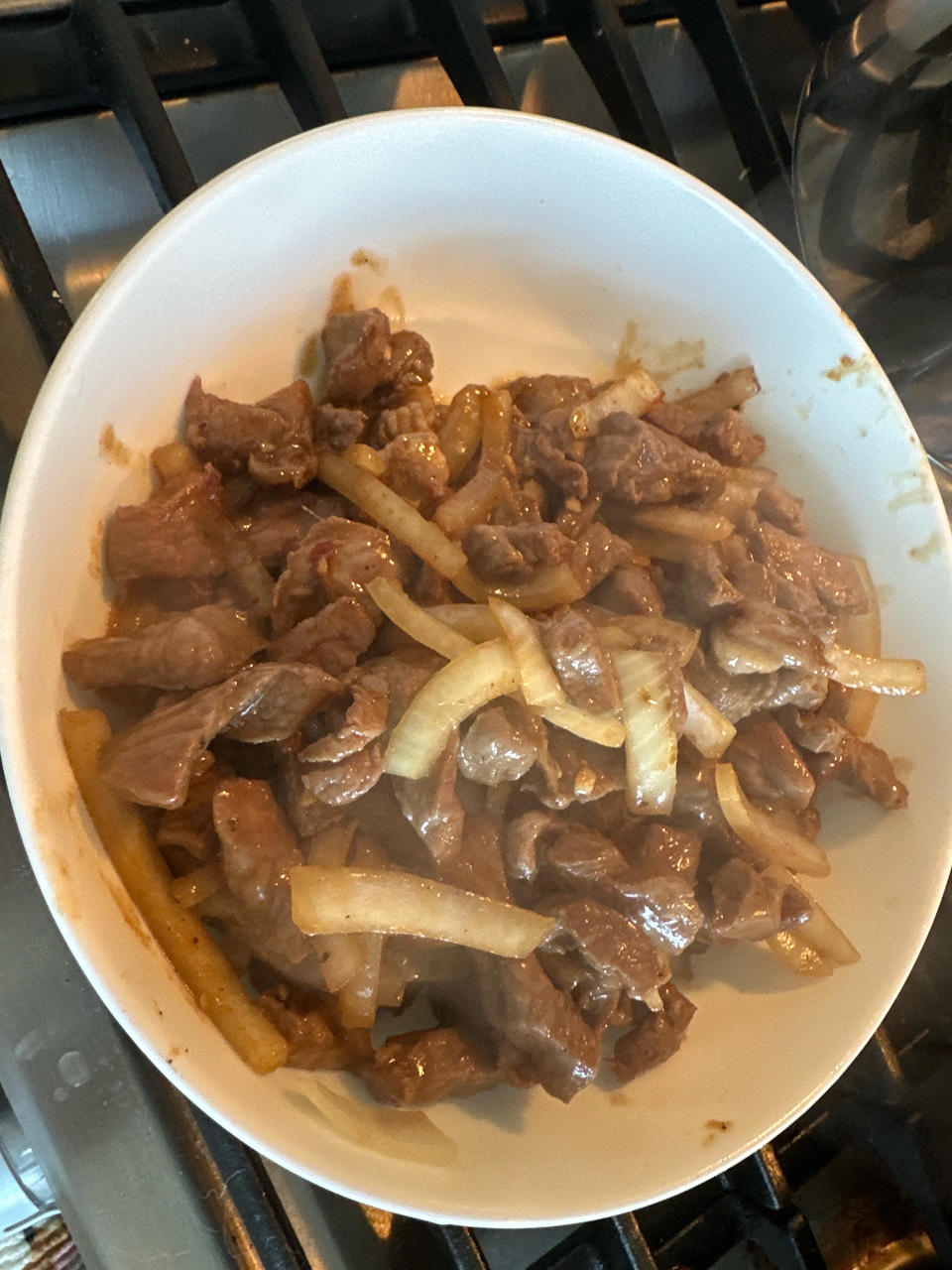 洋葱炒羊腿肉-用这个方法炒羊肉，无膻味还不柴，做出来的羊肉又鲜又嫩