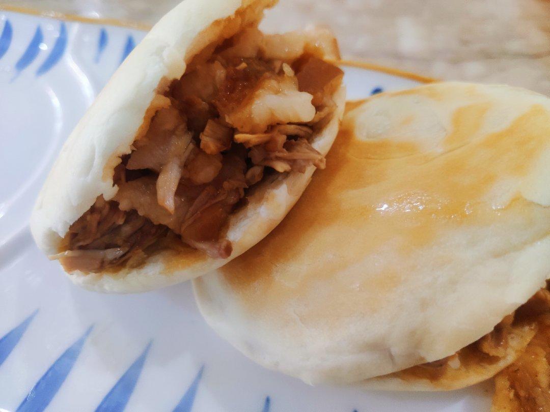 肉夹馍（卤肉锅盔）