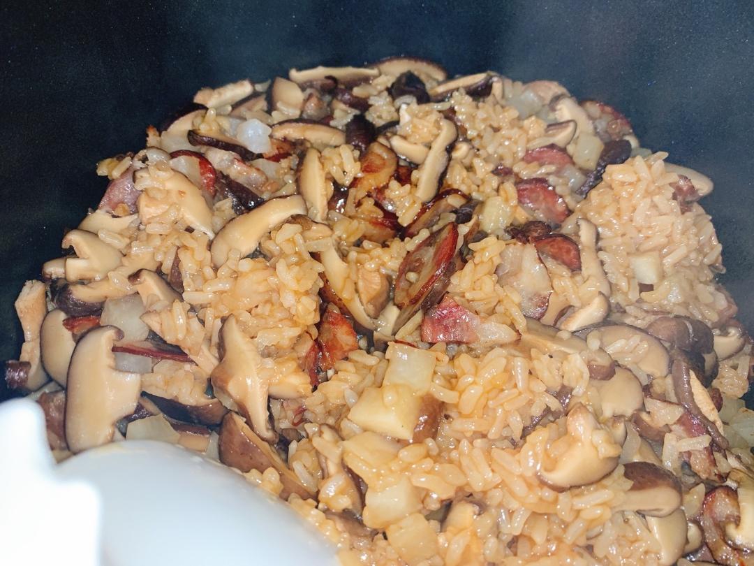 腊肠香菇焖饭