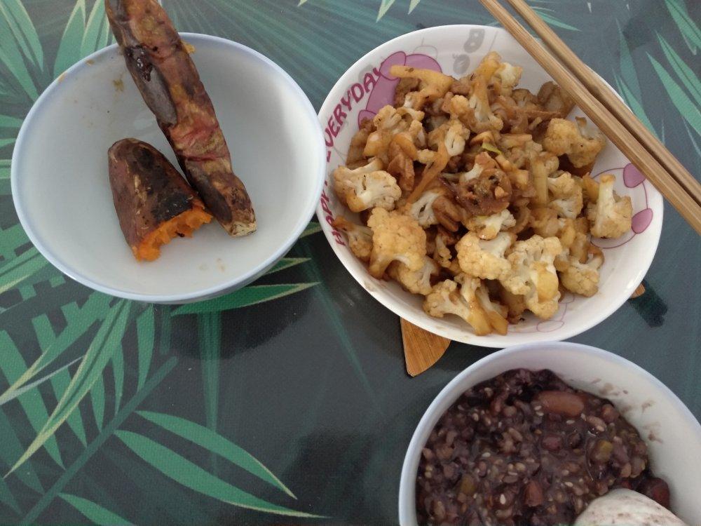 干煸菜花（花菜炒肉）