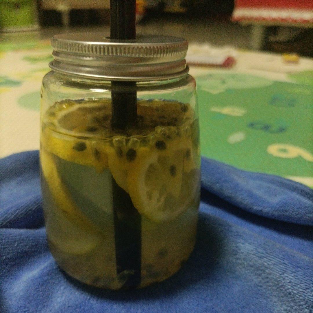 蜂蜜百香果茶饮