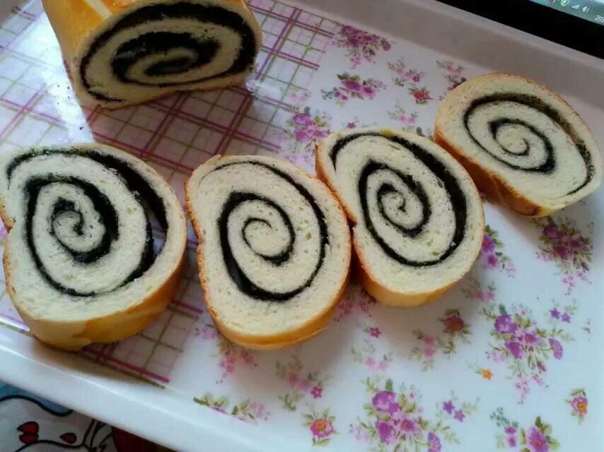 黑芝麻杉木面包卷