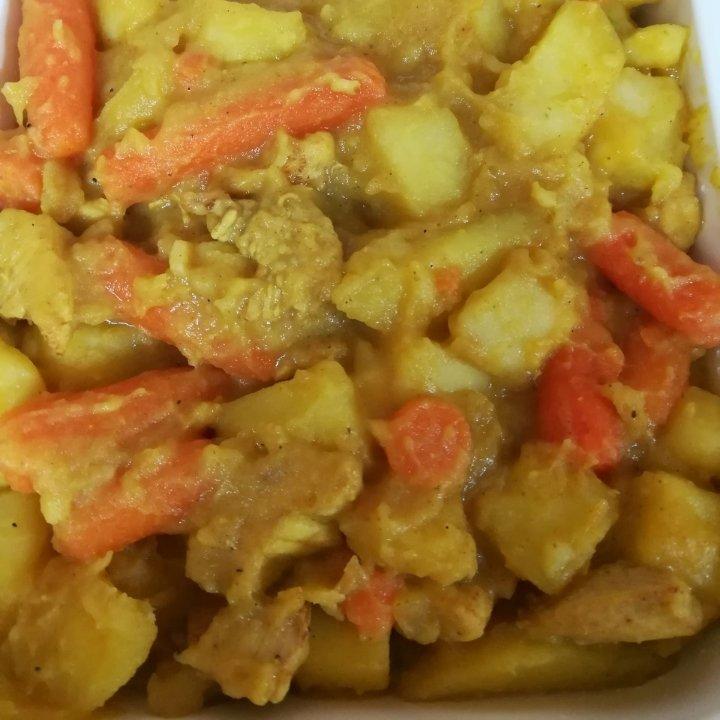 土豆咖喱鸡肉饭