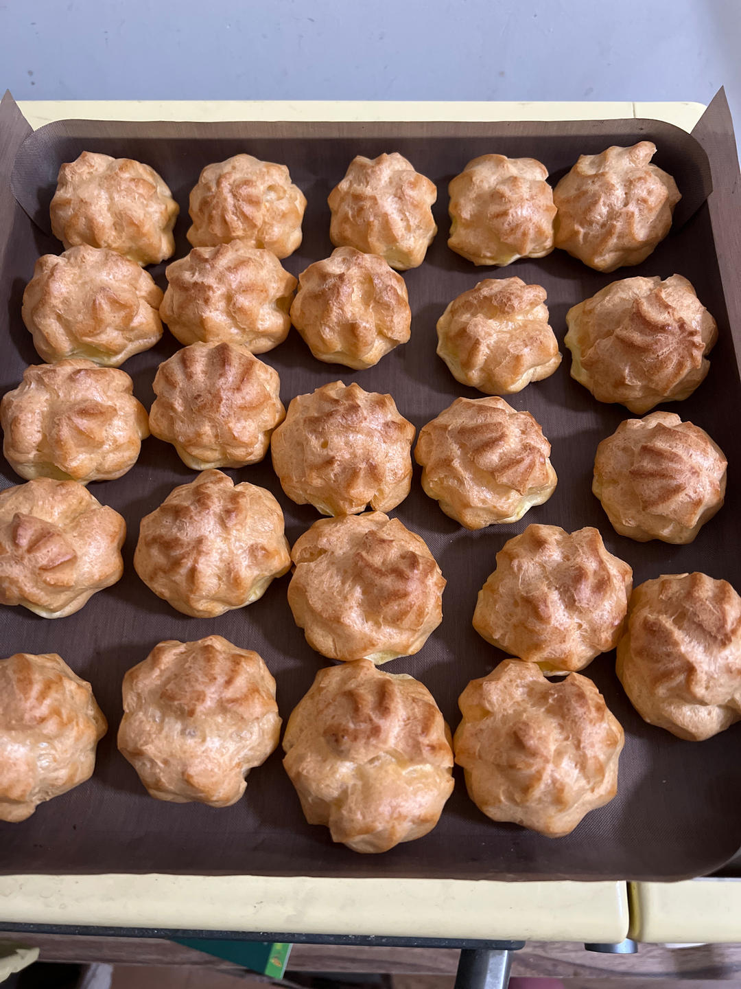 简单易成功的奶油小泡芙做法