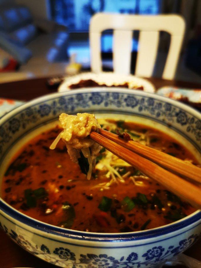 厨师长教你：“水煮肉片”的正宗做法，这味道真的很四川