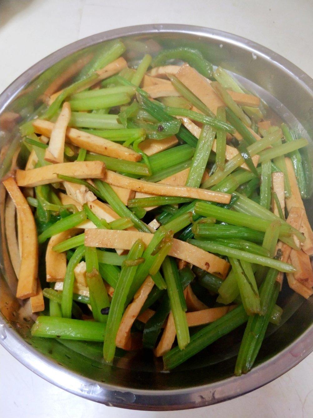 芹菜炒香干