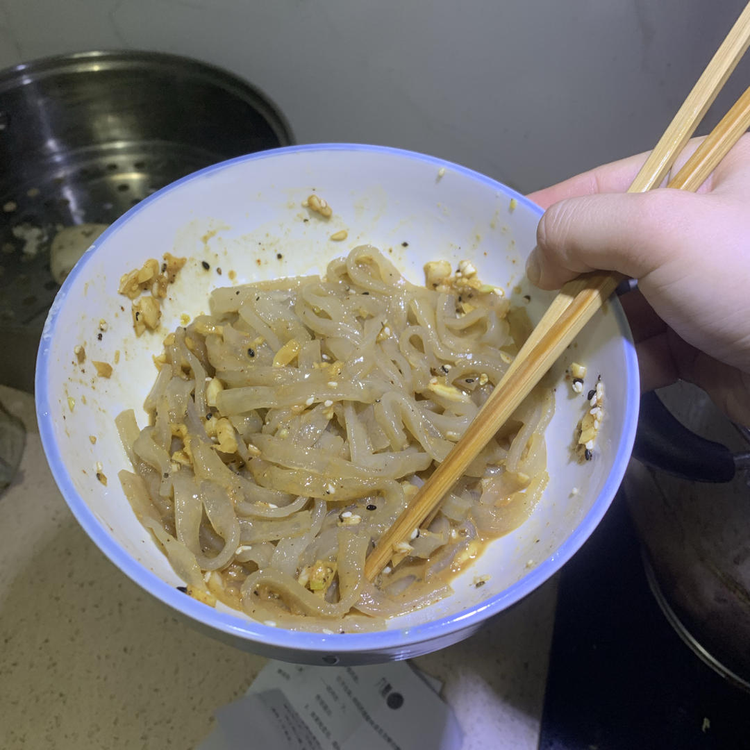 秒杀小夜市的麻酱流汁宽粉