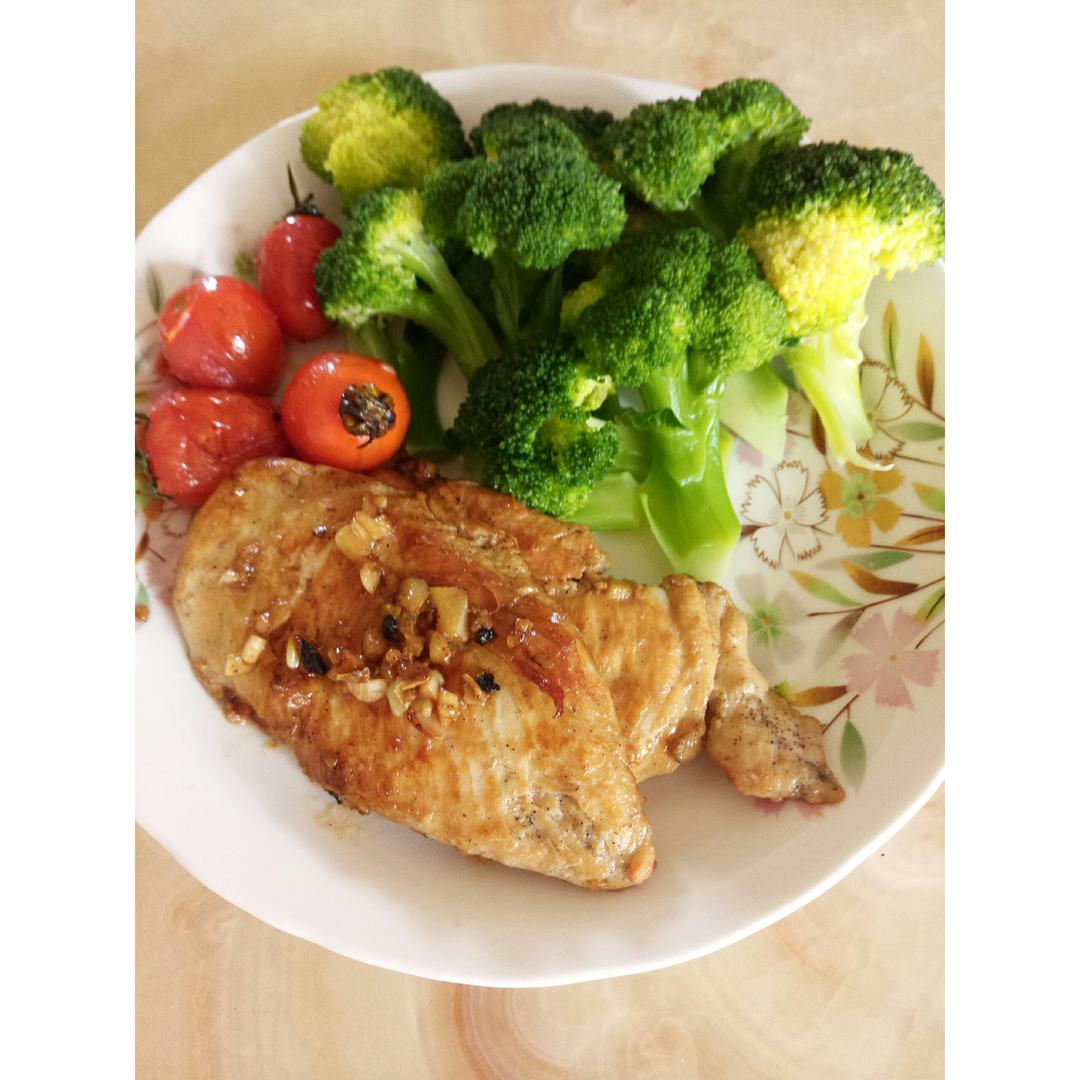 酷炫屌炸天好吃的煎鸡胸肉（香蒜蜂蜜煎鸡胸肉）