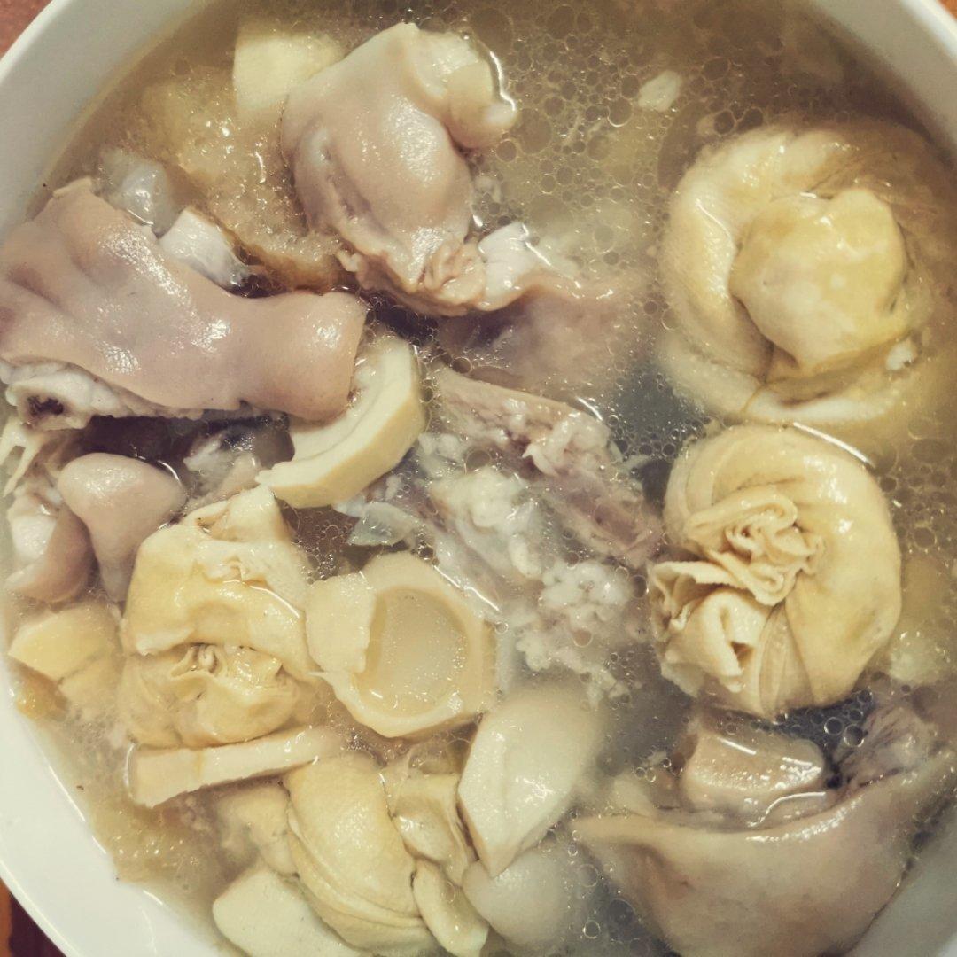 黄豆猪蹄汤