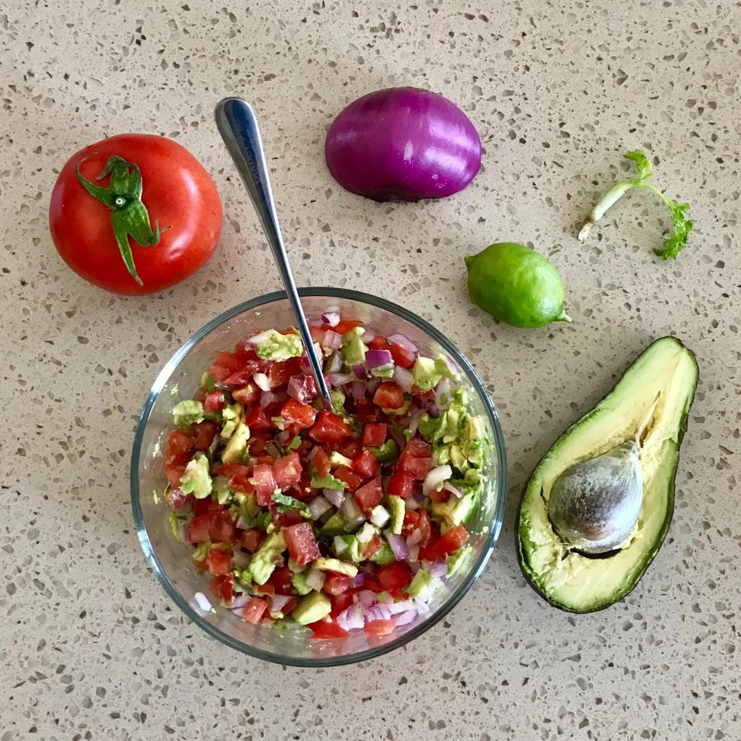 清爽开胃又低卡- 墨西哥牛油果莎莎酱 Mexican Avocado Salsa