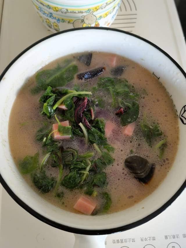 超好吃超简单的客家菜——红苋菜皮蛋煲