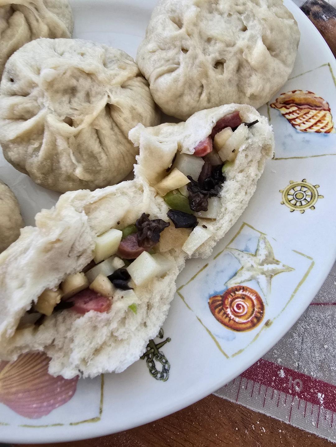 土豆茄子腊肉包子