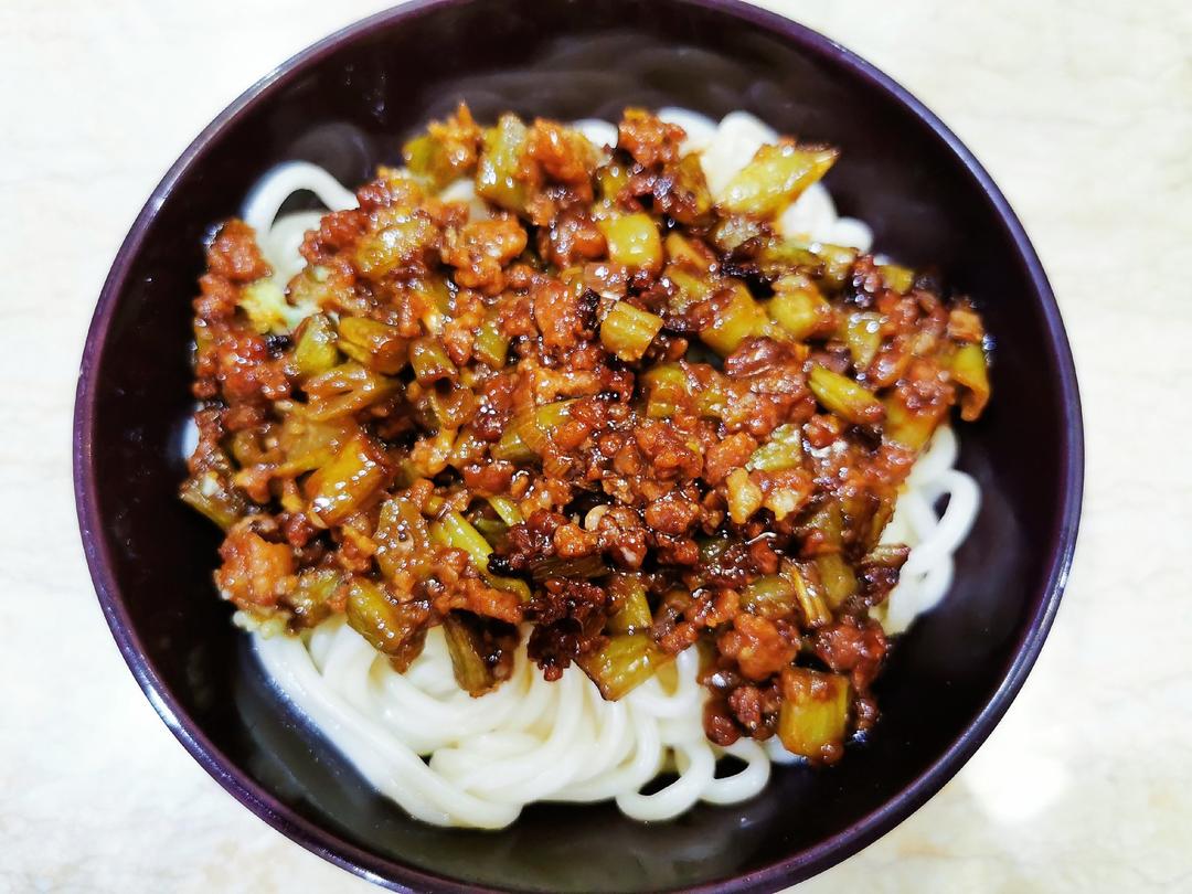 lucy梦游仙境做的肉末豆角打卤面