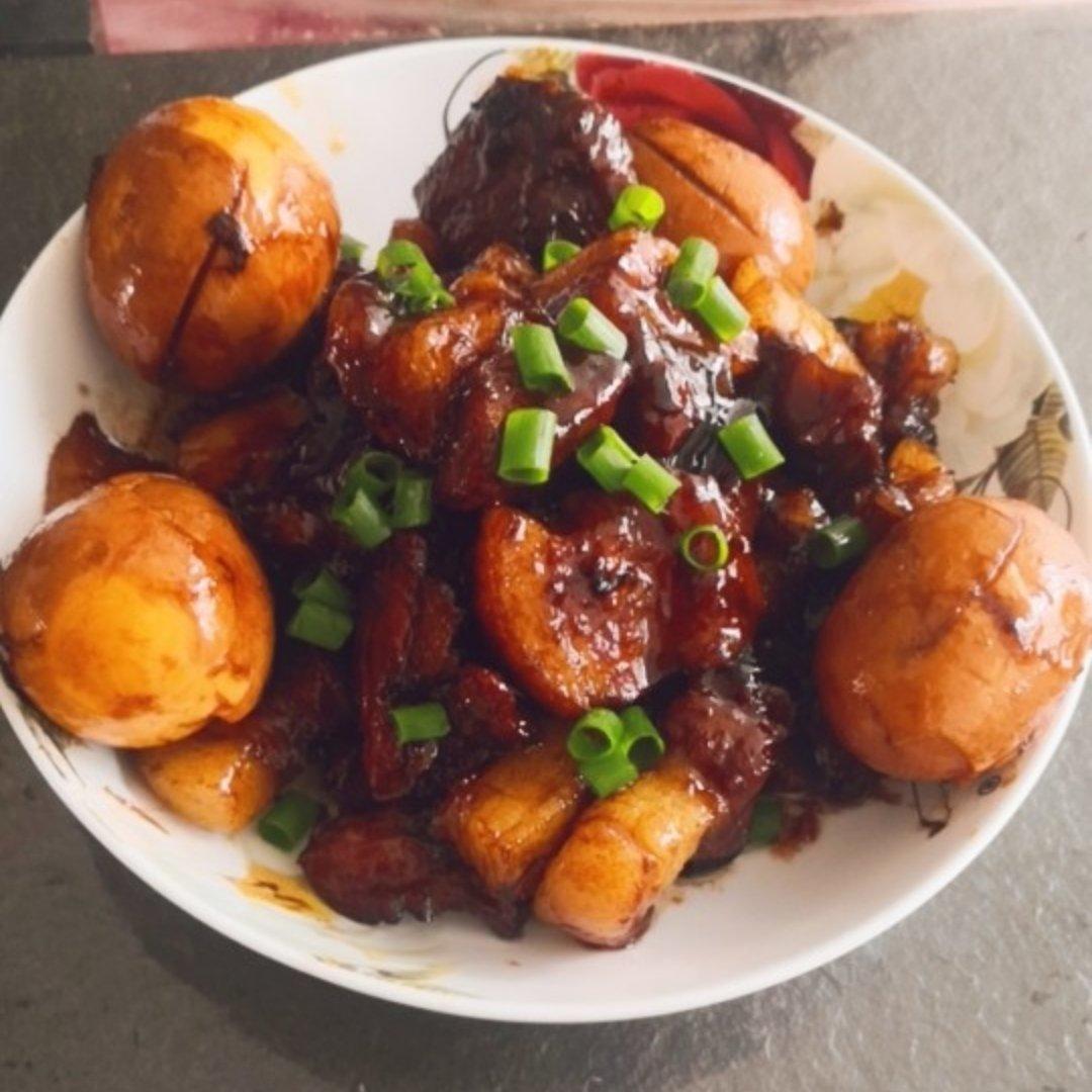 加了鹌鹑蛋后，这盘红烧肉，美味的逆天啦——鹌鹑蛋烧肉（孔瑶食谱）