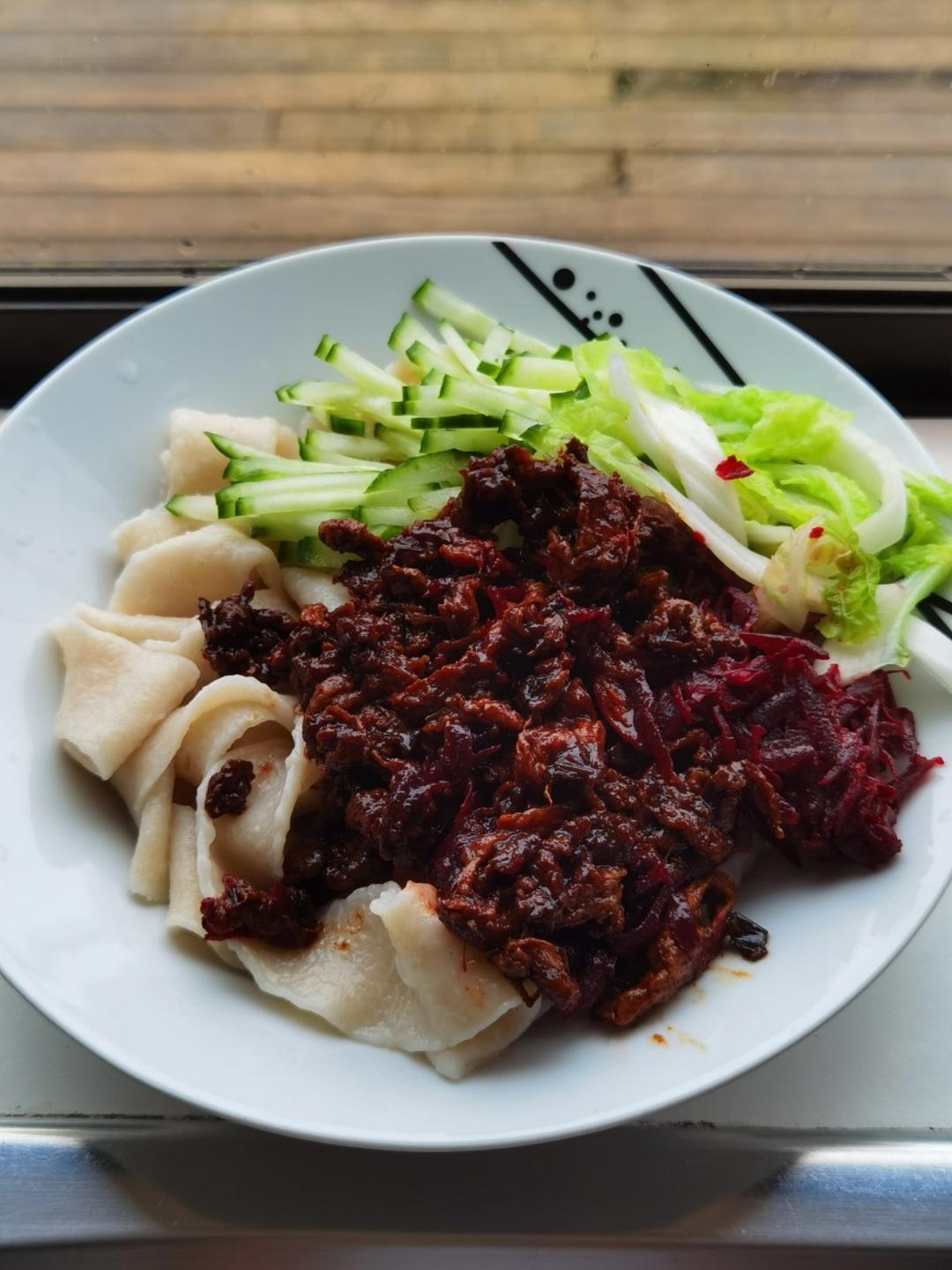 鸡蛋炸酱面