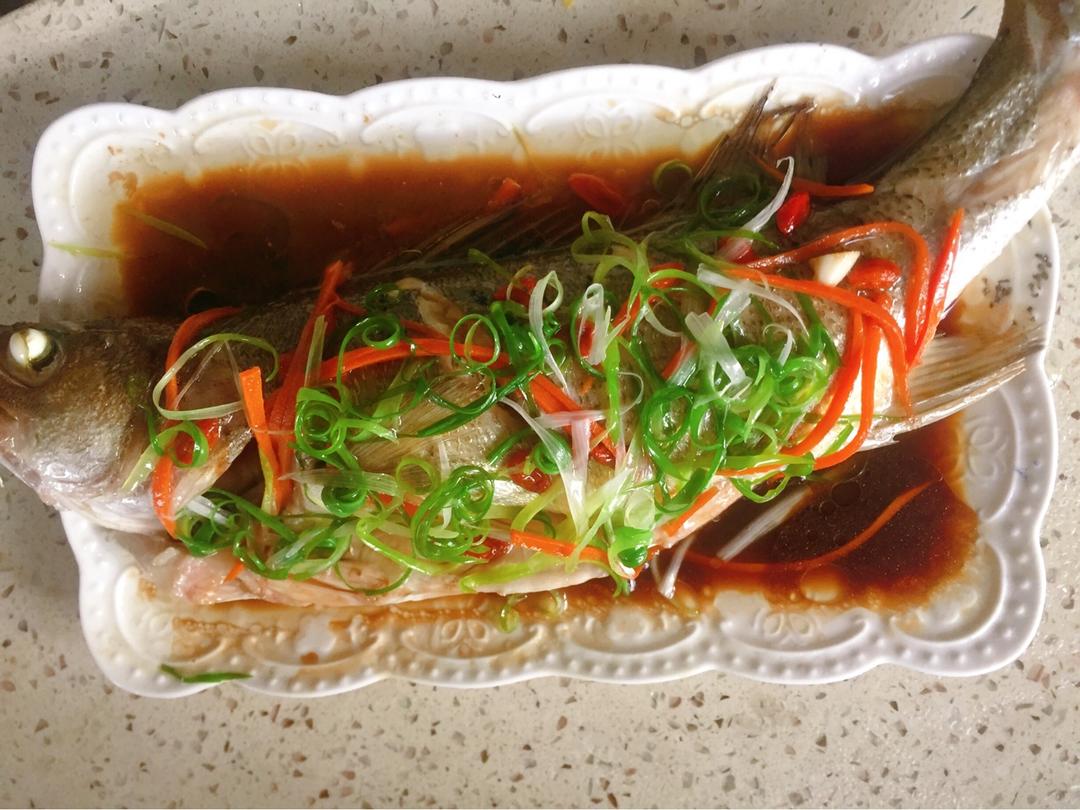 葱油鲈鱼