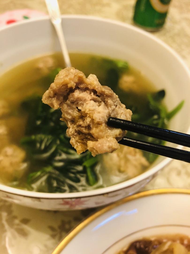 鲜香菠菜丸子粉丝汤
