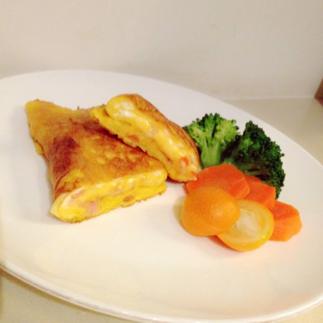 火腿番茄奶酪鸡蛋卷