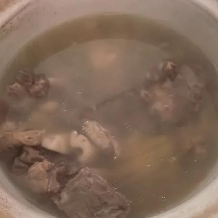 骨头汤好喝的秘密——龙骨莲藕板栗汤