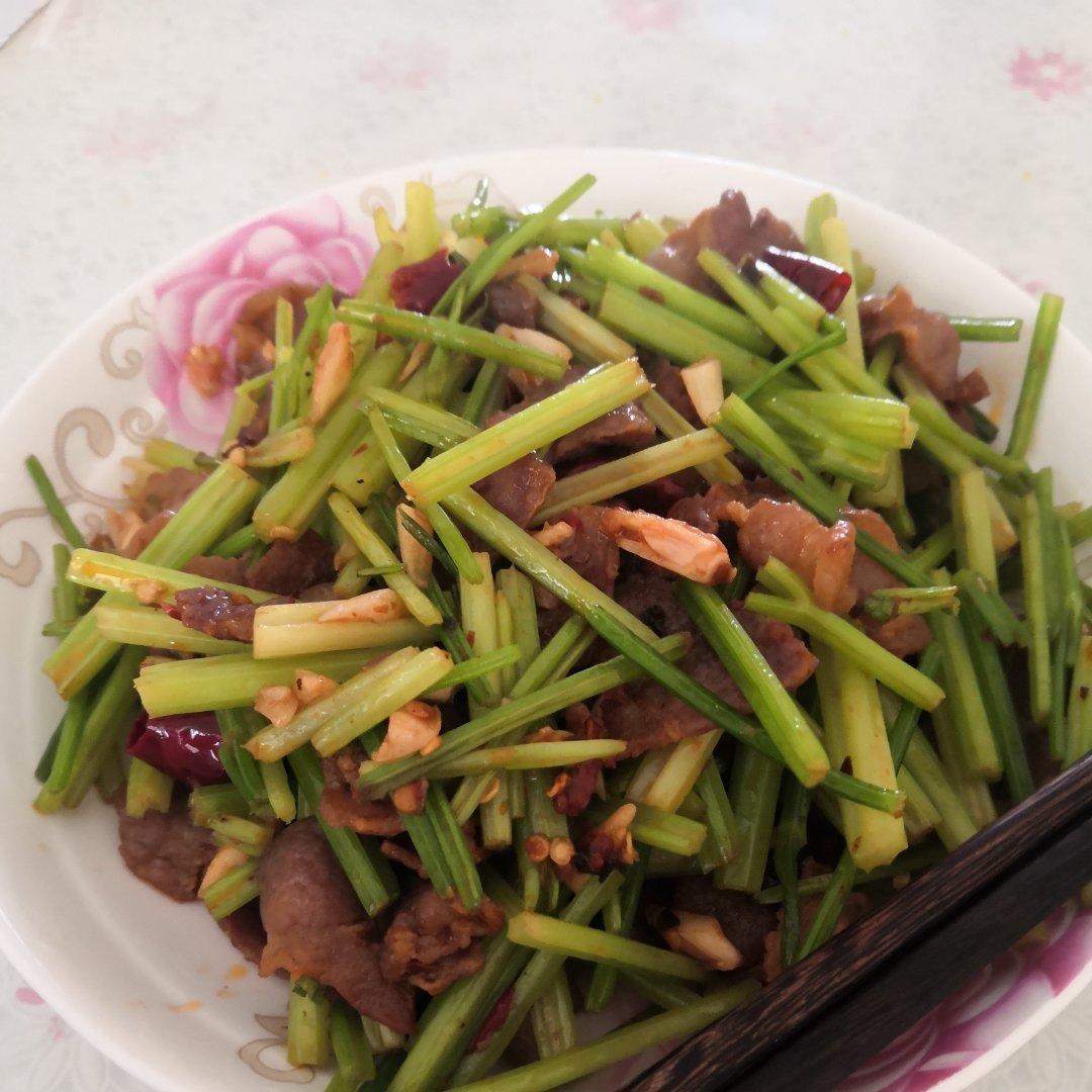 芹菜炒五花肉