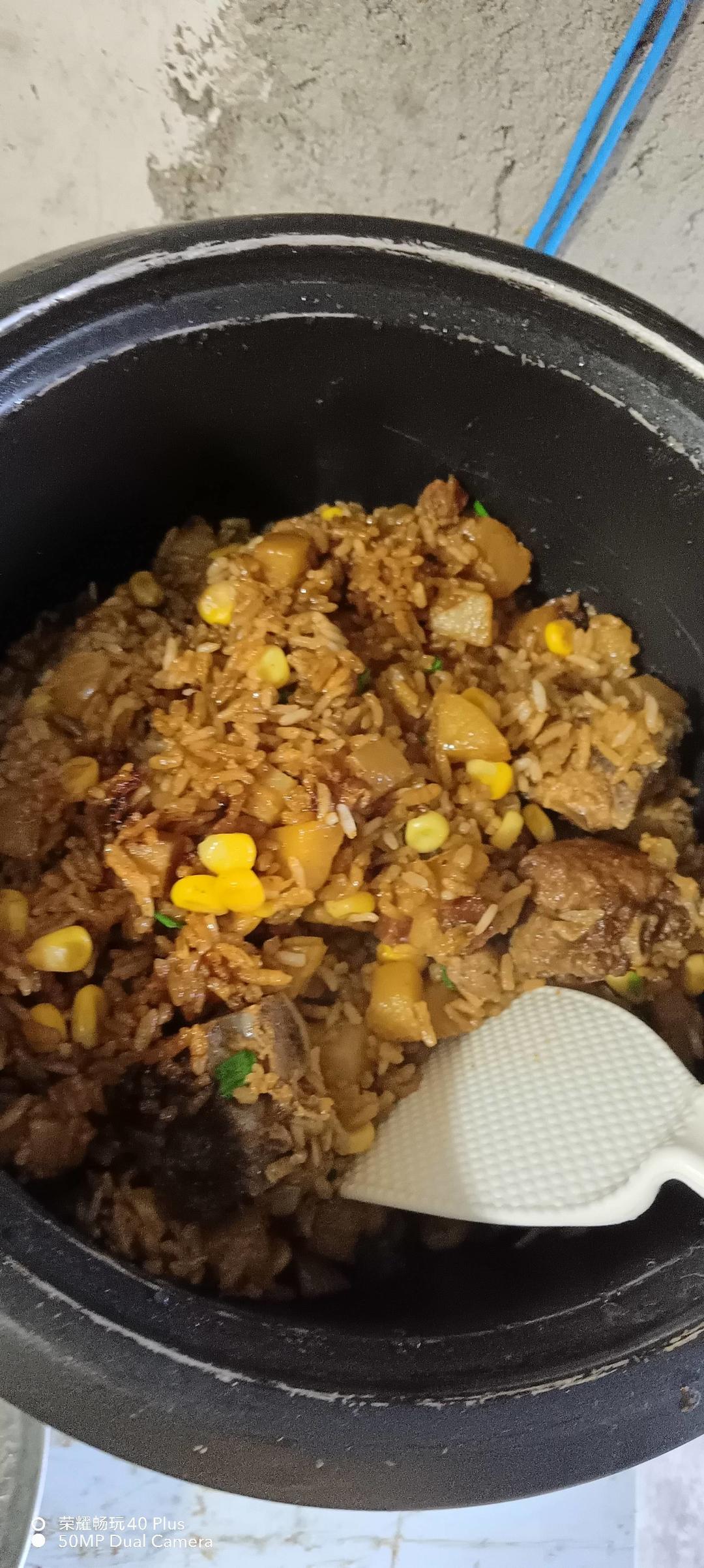 爆赞排骨土豆焖饭