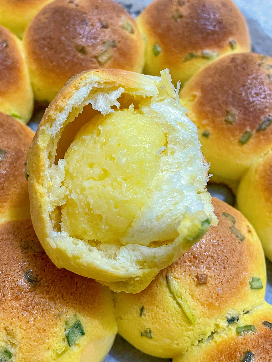 满屋飘香‼️外酥内软❗️香葱奶黄小餐包