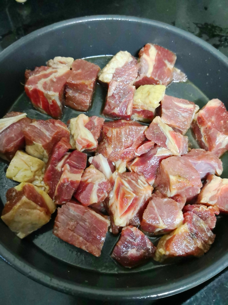 红酒炖牛肉（电饭锅版）的做法 步骤1