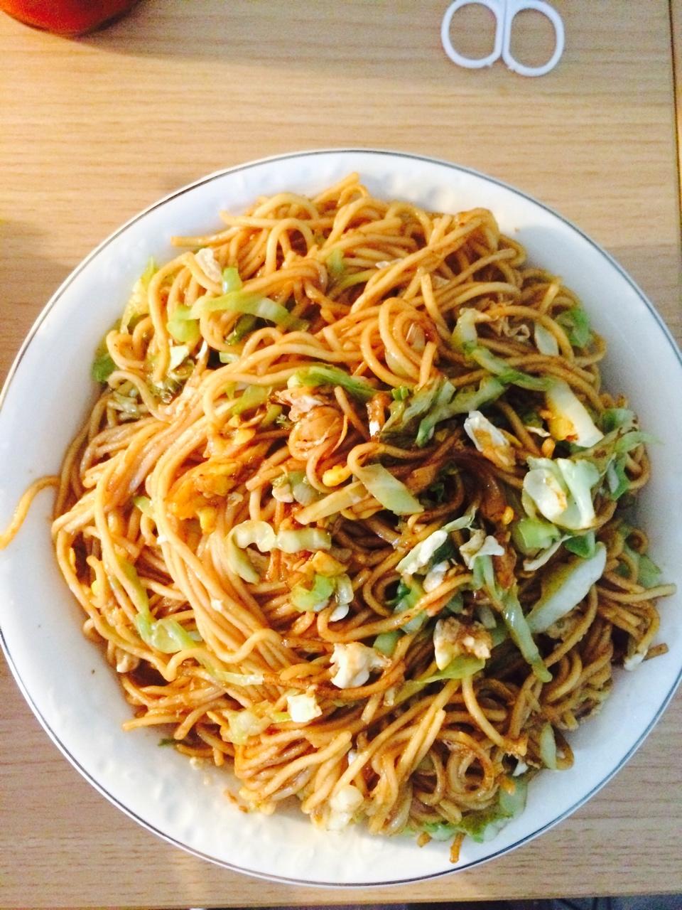 胖晖儿的小厨娘做的包菜炒面